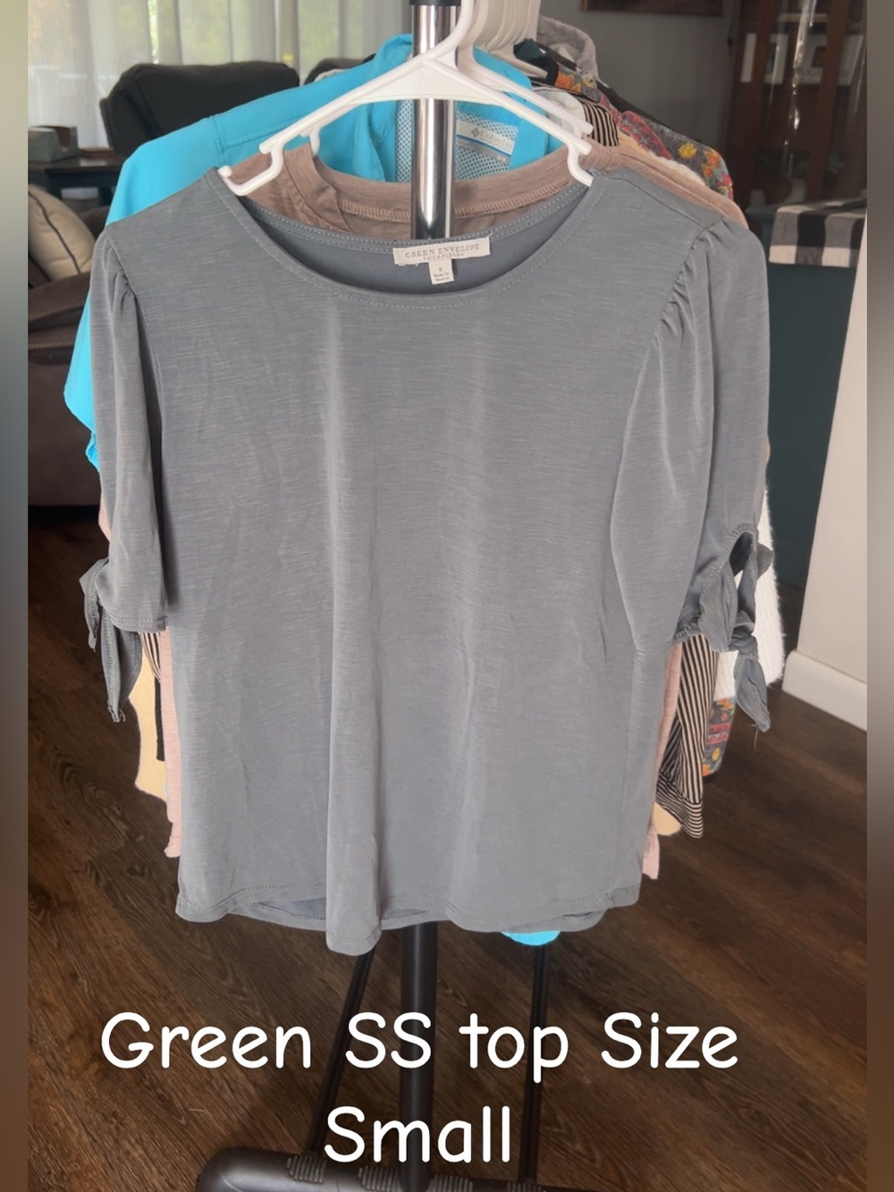 Source Unknown Gray Short Sleeve Tie-Sleeve Top